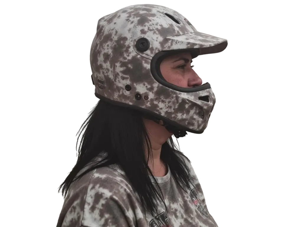 Manuela con Casco Manuela con Casco